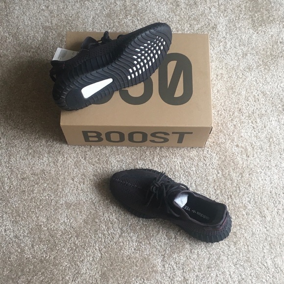 Yeezy Boost 350 V2 “Black Non-Reflective” - Picture 6 of 8